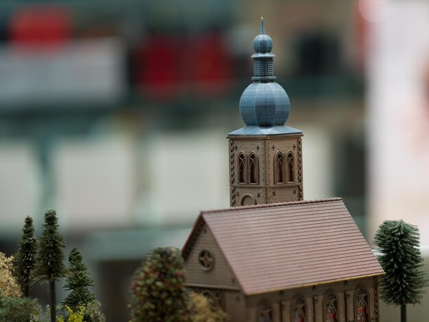 Foto close-up van de tempel tegenover het gebouw