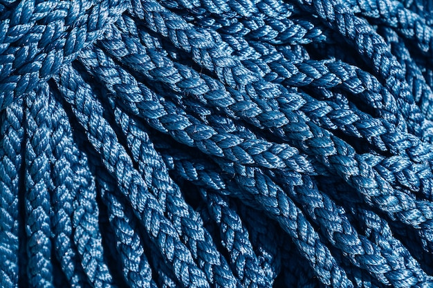 Close-up van de textuur van een dik blauw touw.