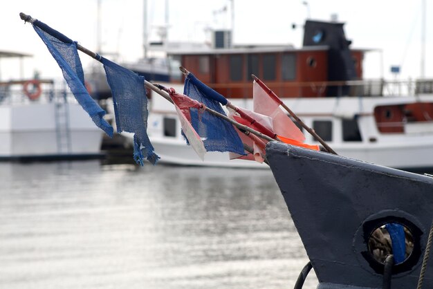 Foto close-up van de vlag tegen de gebouwde structuur