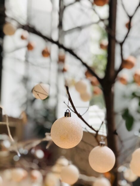 Foto close-up van decoratie die aan een boom hangt