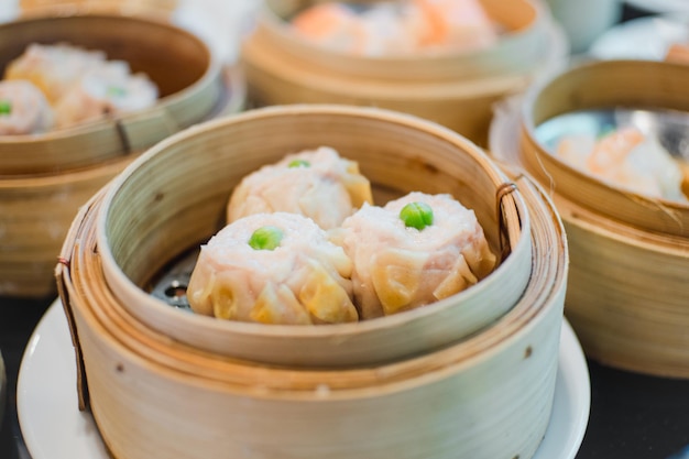 Close-up van dim sum in een schaal