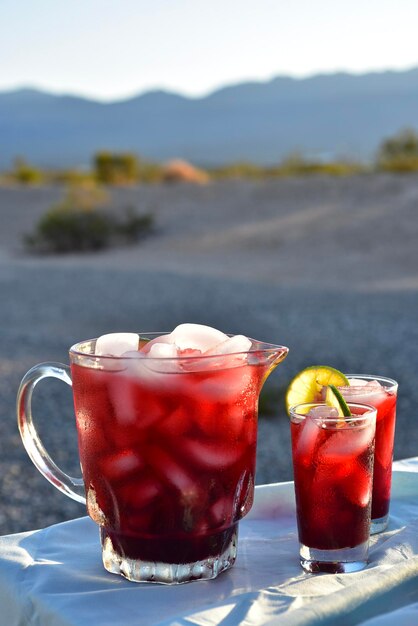 Foto close-up van drank op tafel