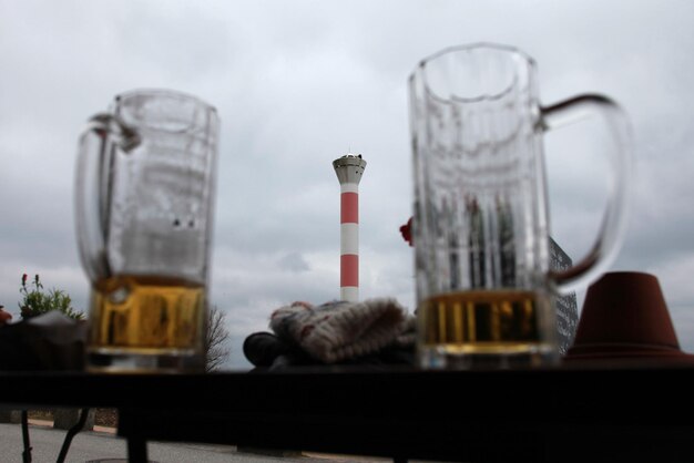 Foto close-up van drank op tafel