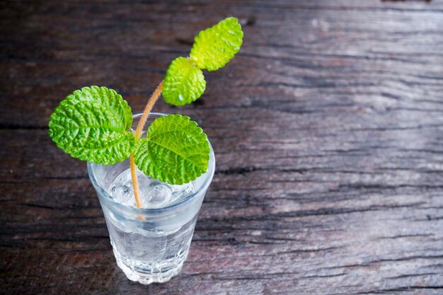 Foto close-up van drank op tafel