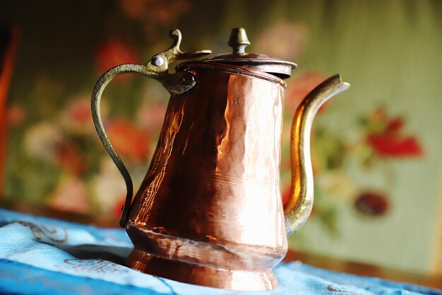 Foto close-up van drank op tafel