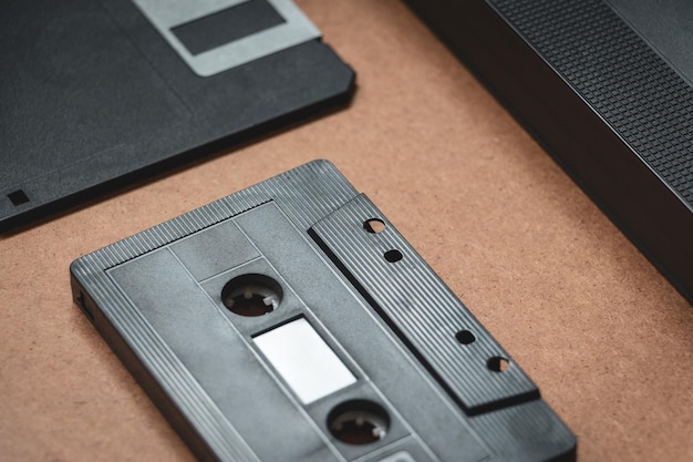 Close-up van een audiokassette op tafel