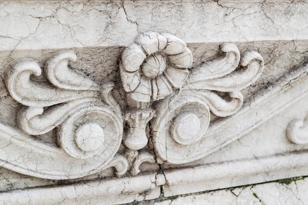 Close-up van een beeld op de muur