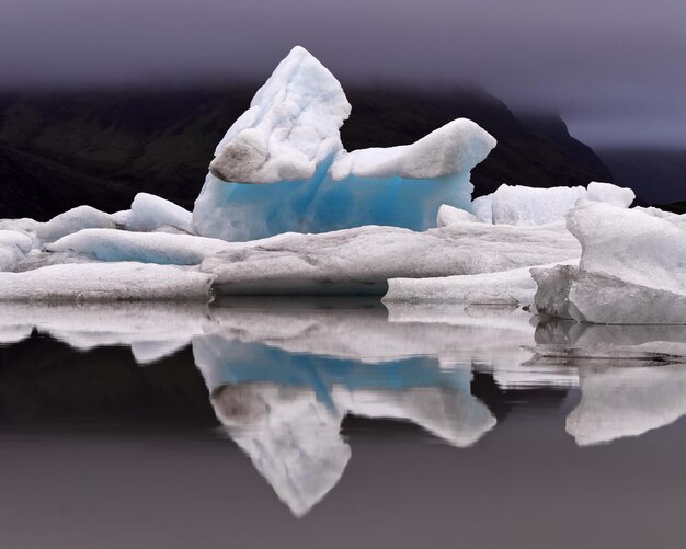 Foto close-up van een bevroren meer