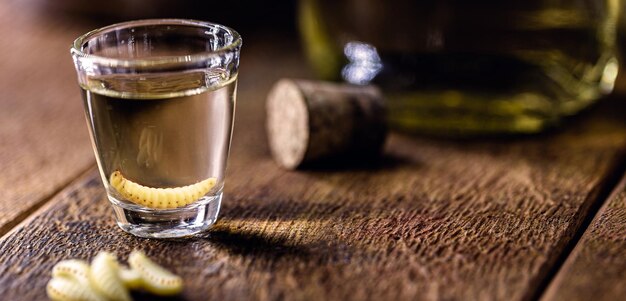 Foto close-up van een bierglas op tafel