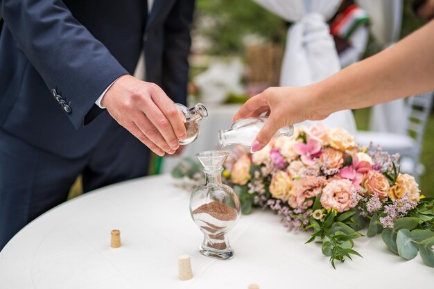 Foto close-up van een bloemenboeket in de hand