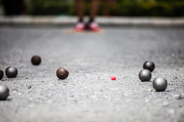 Foto close-up van een boccebal op straat