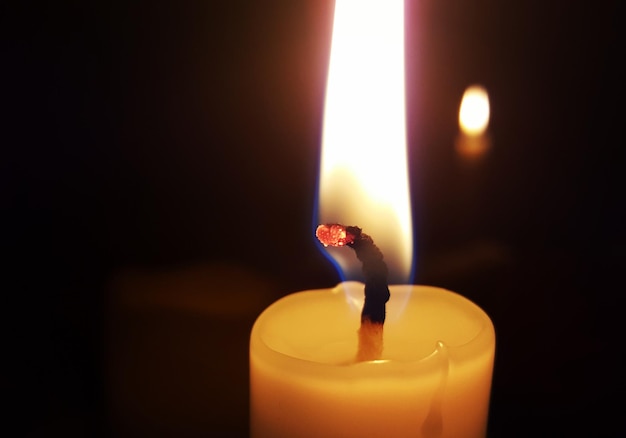 Close-up van een brandende kaars