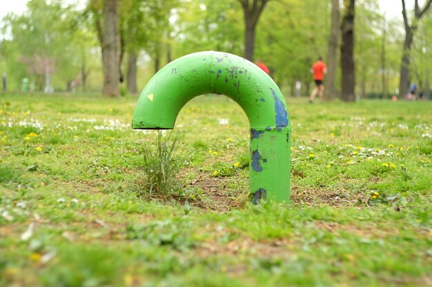 Foto close-up van een buis in een park