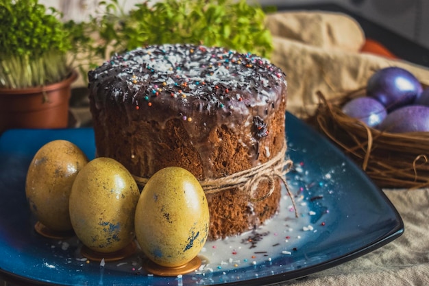 Foto close-up van een dessert in een bord op tafel