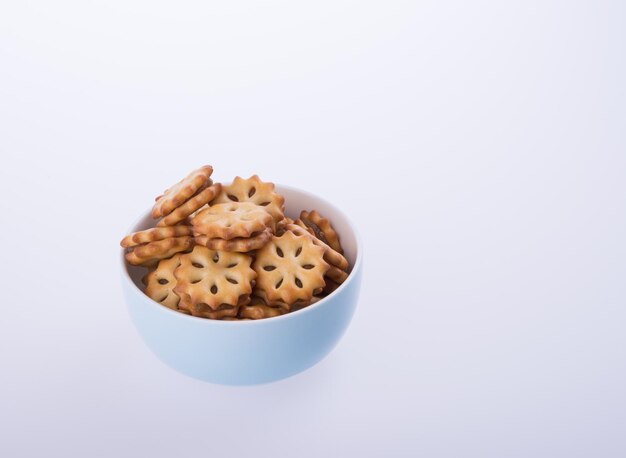 Close-up van een dessert tegen een witte achtergrond