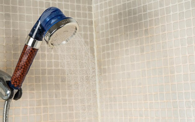 Foto close-up van een douche in de badkamer