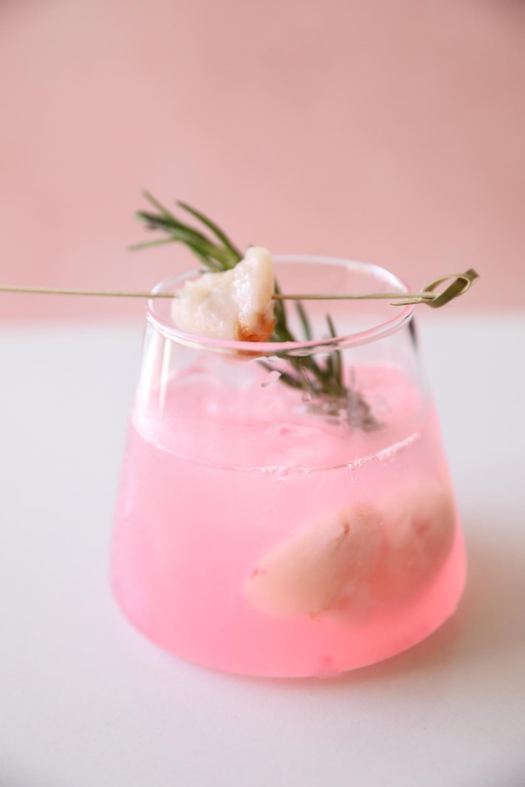 Foto close-up van een drankje in een glas