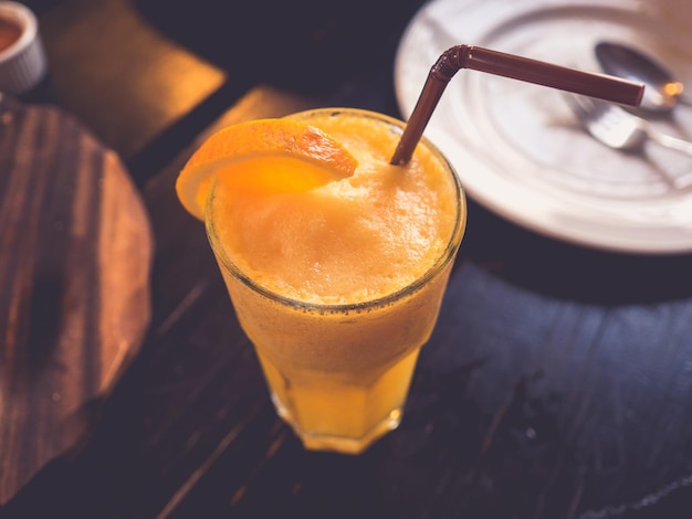 Close-up van een drankje op tafel
