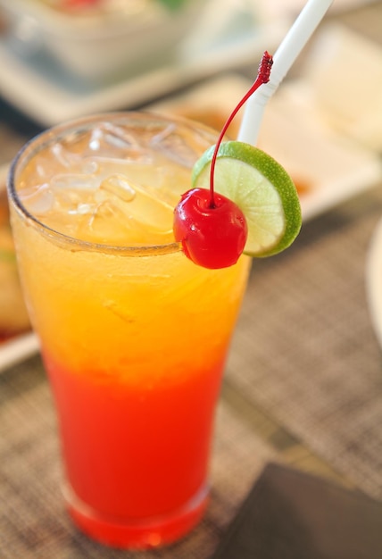 Close-up van een drankje op tafel