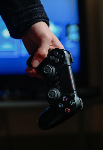 Close-up van een gameconsole in de hand