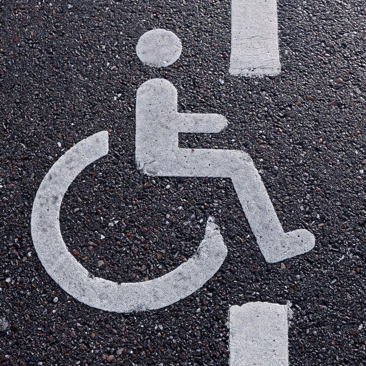 Foto close-up van een gehandicaptenbord op de weg
