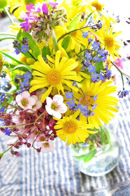 Foto close-up van een gele bloem