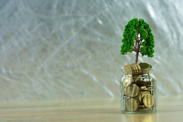 Close-up van een glazen pot op tafel