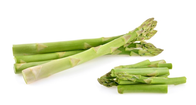 Close-up van een groen blad tegen een witte achtergrond