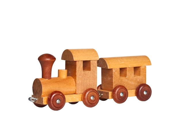 Foto close-up van een houten speelgoedtrein op een witte achtergrond.