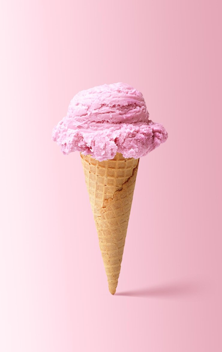 Foto close-up van een ijsje op een roze achtergrond.