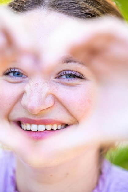 Foto close-up van een jonge vrouw