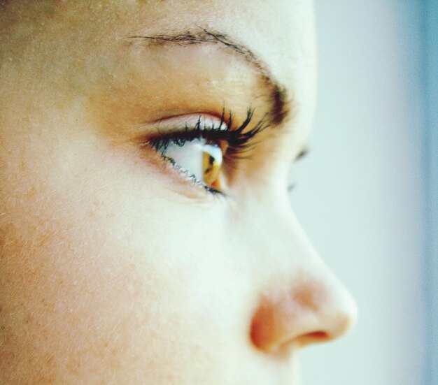 Foto close-up van een jonge vrouw