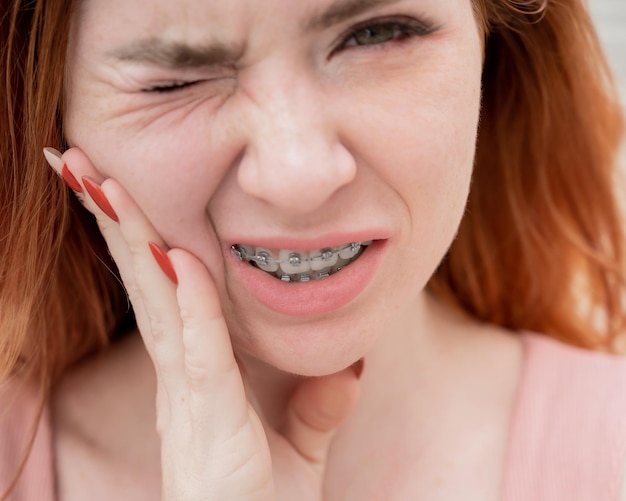 Foto close-up van een jonge vrouw