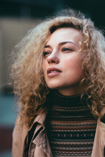 Close-up van een jonge vrouw