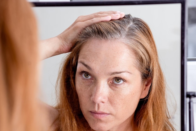 Foto close-up van een jonge vrouw