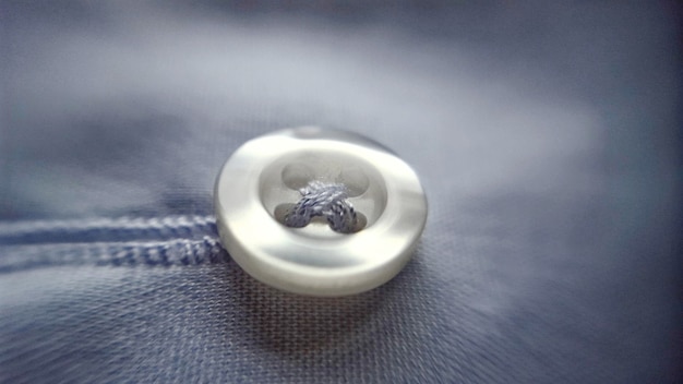 Close-up van een knop op een shirt