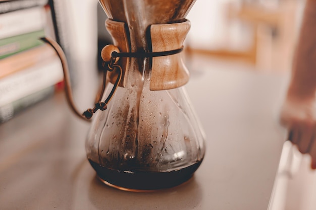 Foto close-up van een koffiekop op tafel