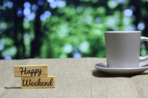 Foto close-up van een koffiekop op tafel