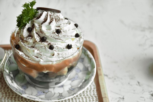 Foto close-up van een koffiekop op tafel