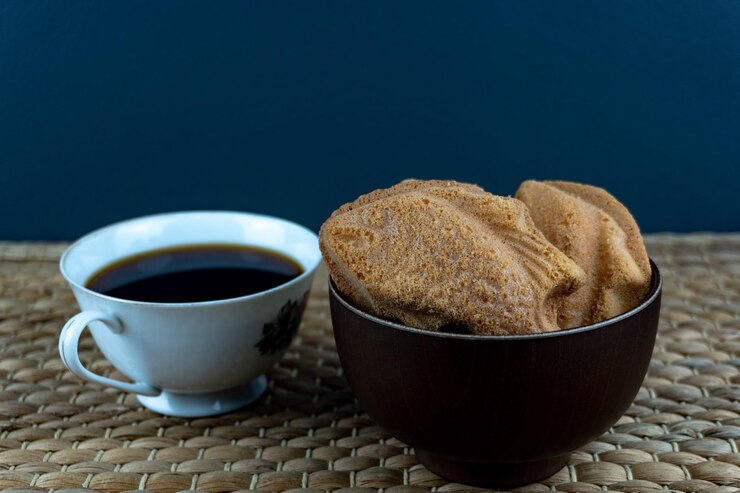Foto close-up van een koffiekop op tafel