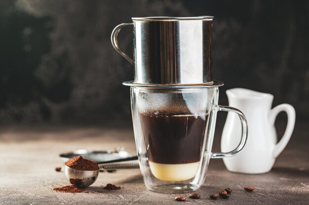 Foto close-up van een koffiekop op tafel