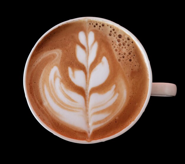 Foto close-up van een koffiekop tegen een zwarte achtergrond