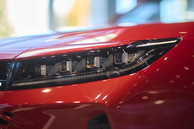 Close-up van een koplamp van een auto