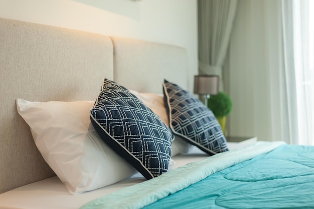 Close-up van een leeg bed thuis