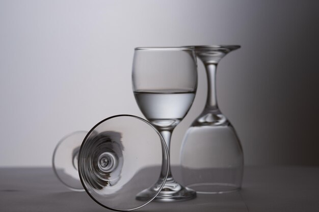 Foto close-up van een leeg glas op tafel