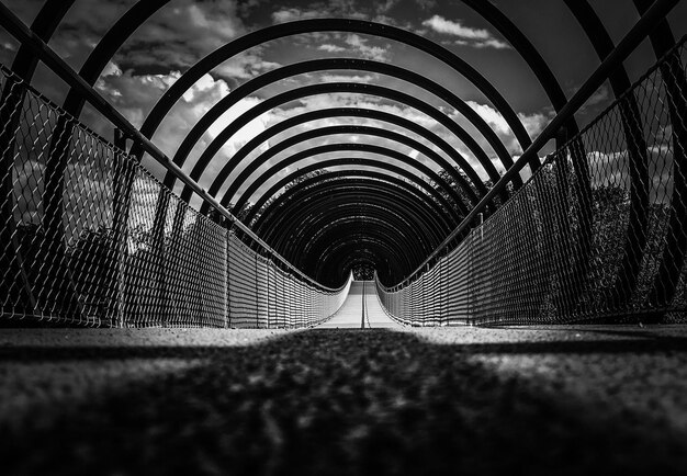 Close-up van een metalen brug tegen de lucht