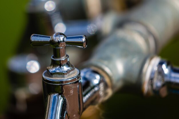 Foto close-up van een metalen kraan