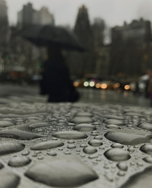 Foto close-up van een natte weg