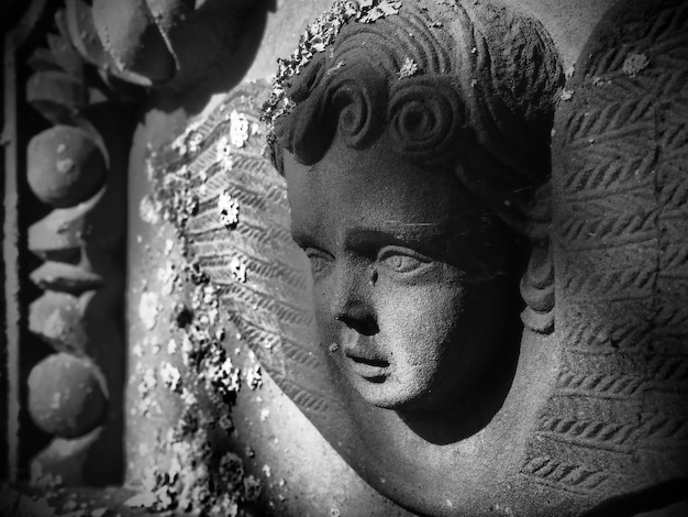 Close-up van een oud standbeeld