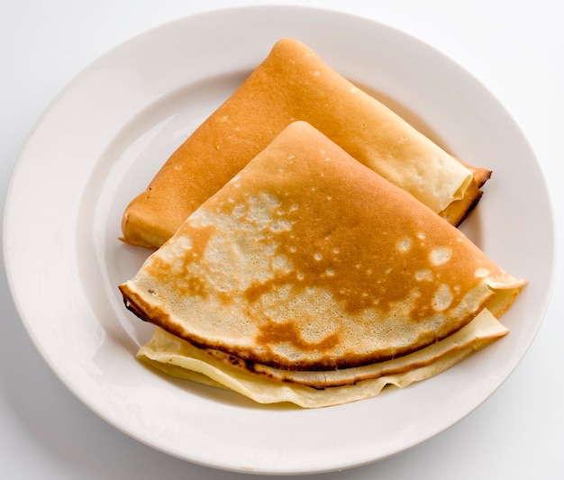 Close-up van een pannenkoek die op tafel wordt geserveerd